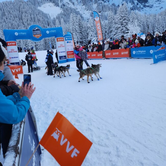VVF et la FFRandonnée à Megève - chiens sur le depart