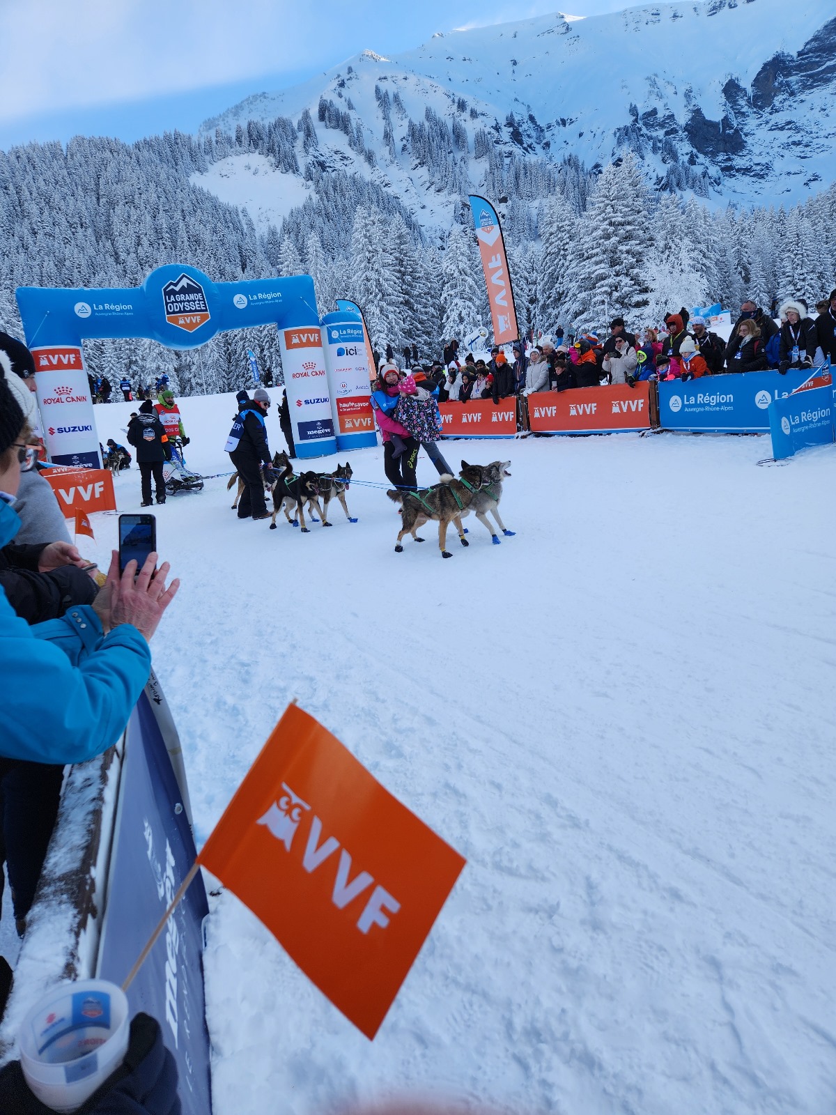 VVF et la FFRandonnée à Megève - chiens sur le depart